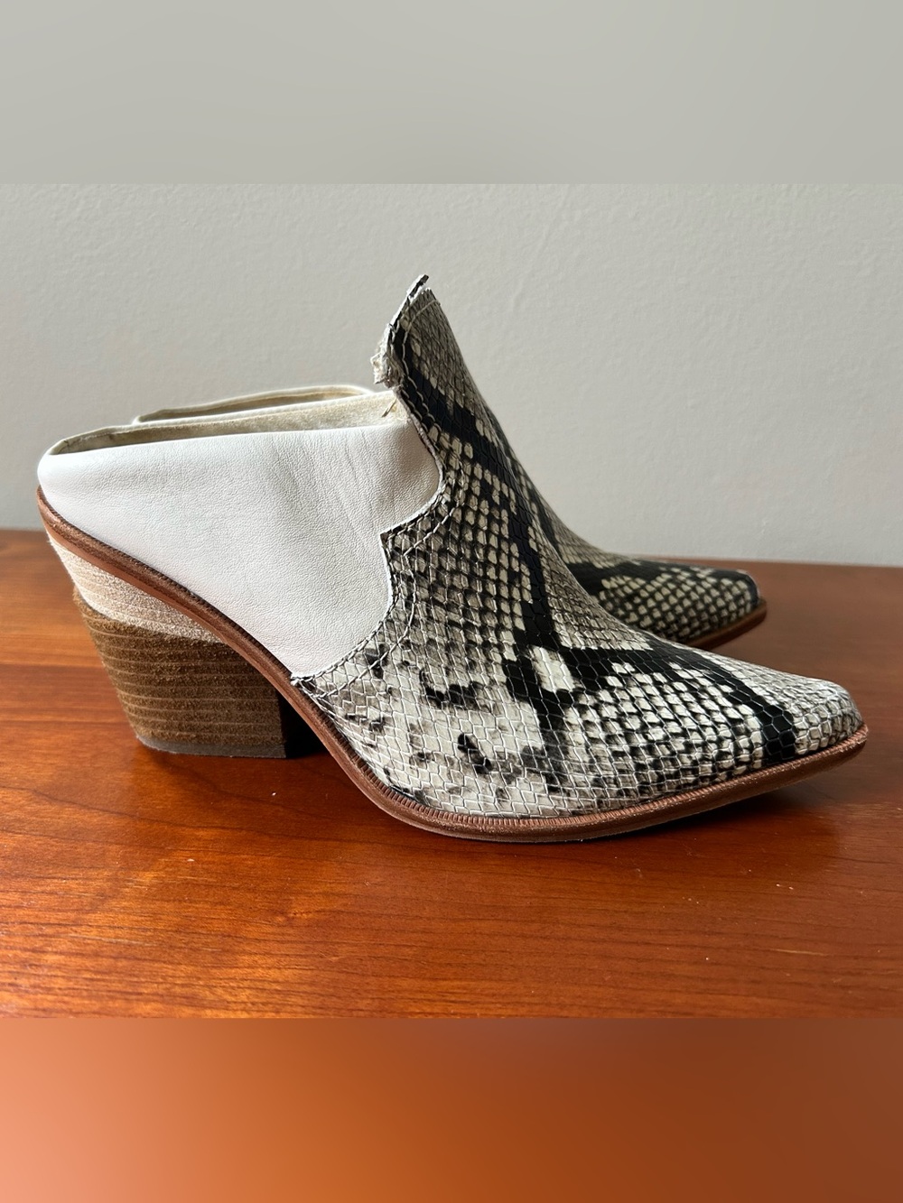 Gianni Bini White and Black Snake-Print Mule Booties 7M cowgirl mule